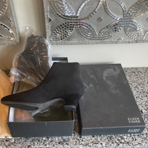 Eileen Fisher Black stretch / suede size 7 1/2 - Picture 1 of 2